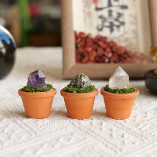 1pc Natural Crystal Stones Mini Clay Pot Base Amethyst Quartz Healing Gemstones Potted Plant Style Crafts Feng Shui Home Decor